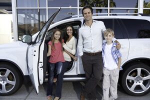 famille-voiture-blanche